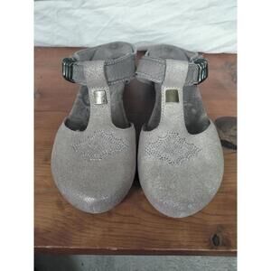 Earth Origins "Streams" Grey Metallic Leather T-Strap Sandals Comfort 9.5M